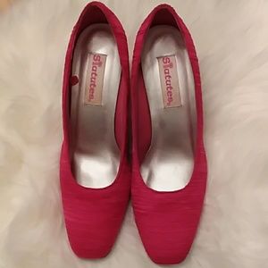 Statutes Red heels 3" never used 11Medium.